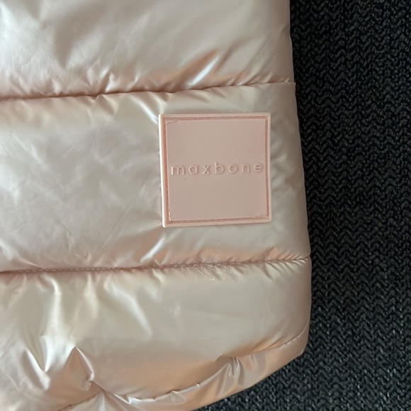 Dog puffer vest. New. Never worn - Picture 3 of 5